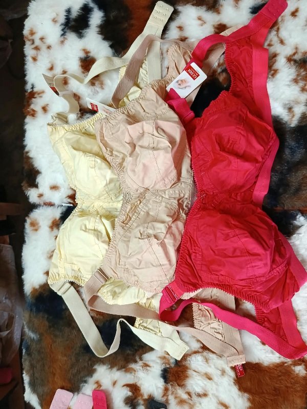 Women guddi bra regular use and comfortable bra Indian Guddi Cotton Big Belt Full Coverage Bra for নারীদের জন্য ইন্ডিয়ান গুড্ডি কটন বিগ বেল্ট ফুল কভারেজ ব্রা—নিয়মিত ব্যবহারের উপযোগী আরামদায়ক ব্রা। discrebtion