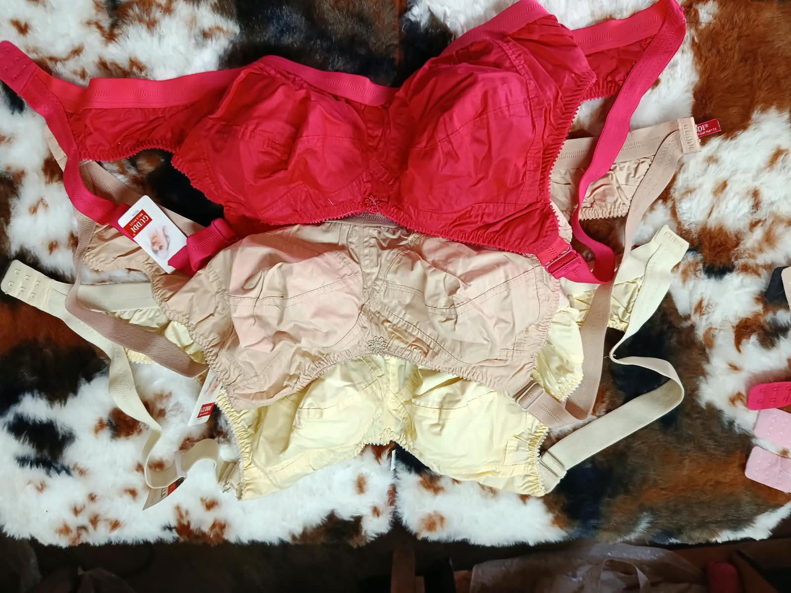 Women guddi bra regular use and comfortable bra Indian Guddi Cotton Big Belt Full Coverage Bra for নারীদের জন্য ইন্ডিয়ান গুড্ডি কটন বিগ বেল্ট ফুল কভারেজ ব্রা—নিয়মিত ব্যবহারের উপযোগী আরামদায়ক ব্রা। discrebtion